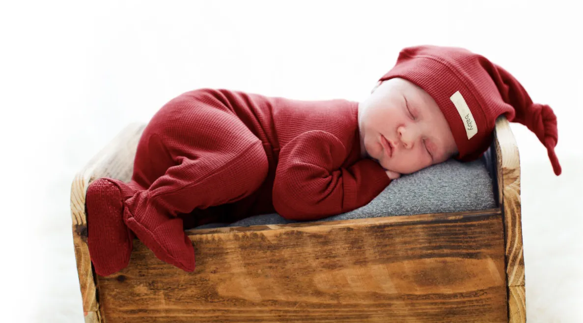 L'oved Baby - Organic Thermal Knotted Cap in Crimson