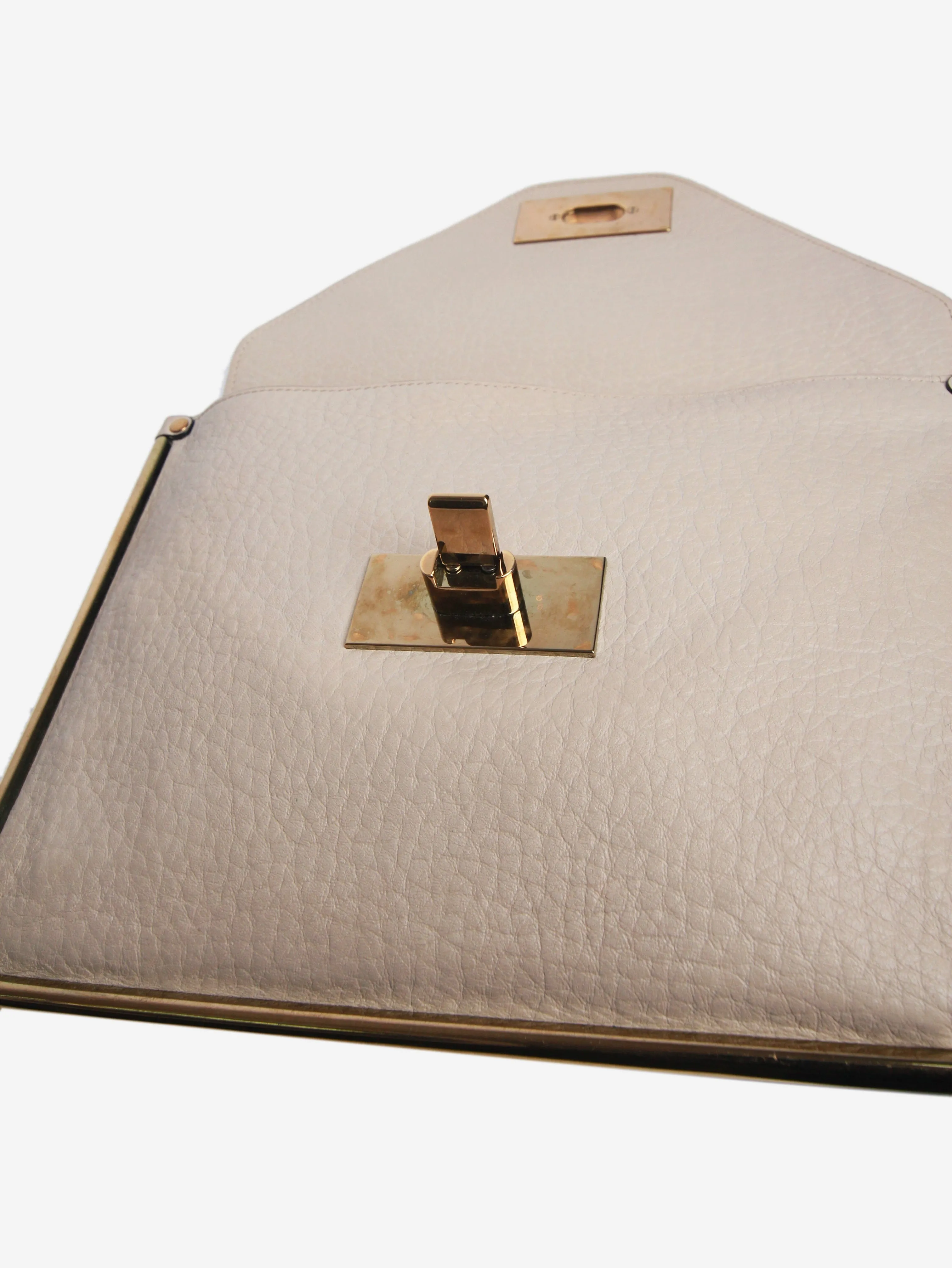 Neutral envelope clutch