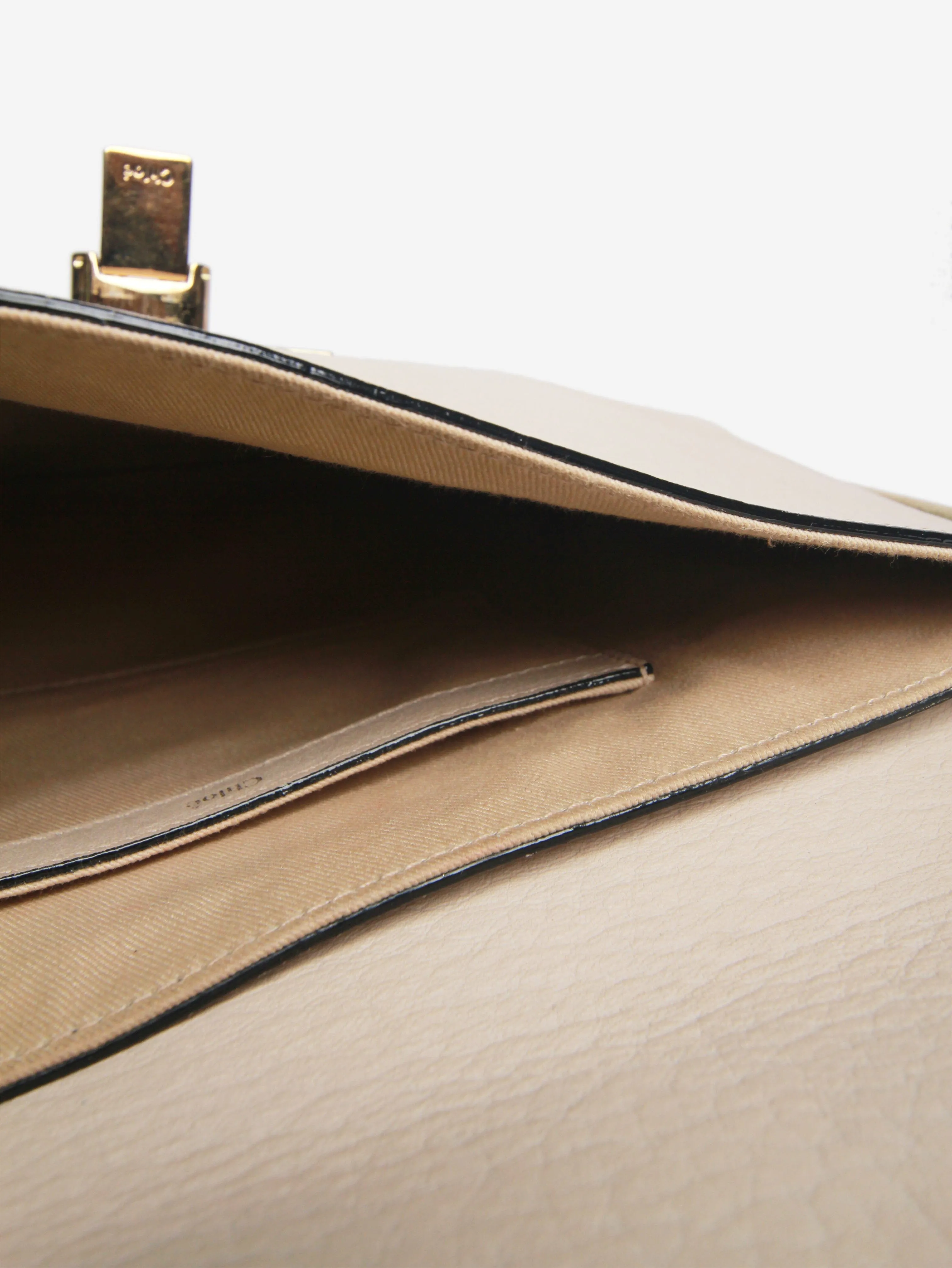 Neutral envelope clutch