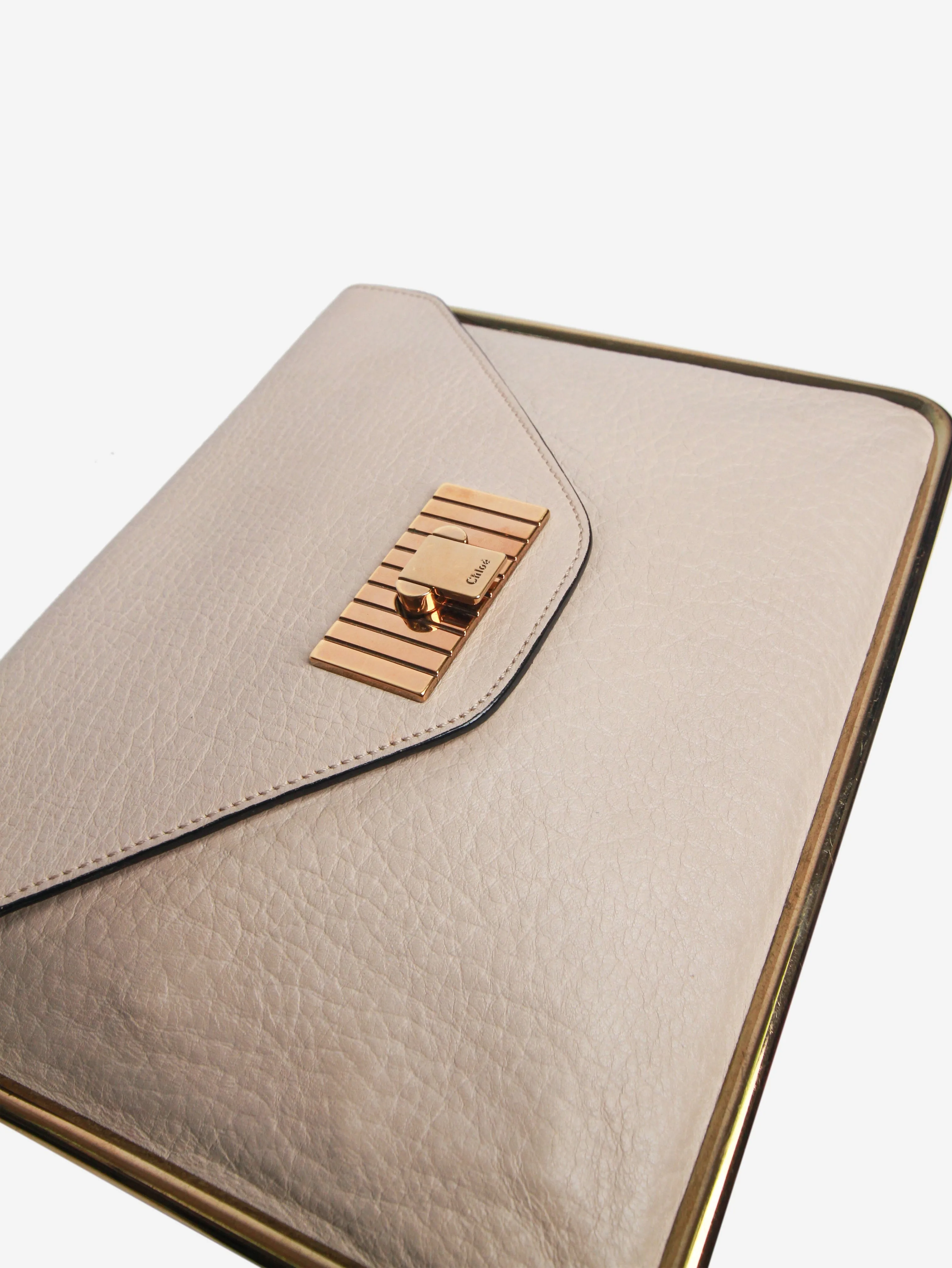 Neutral envelope clutch