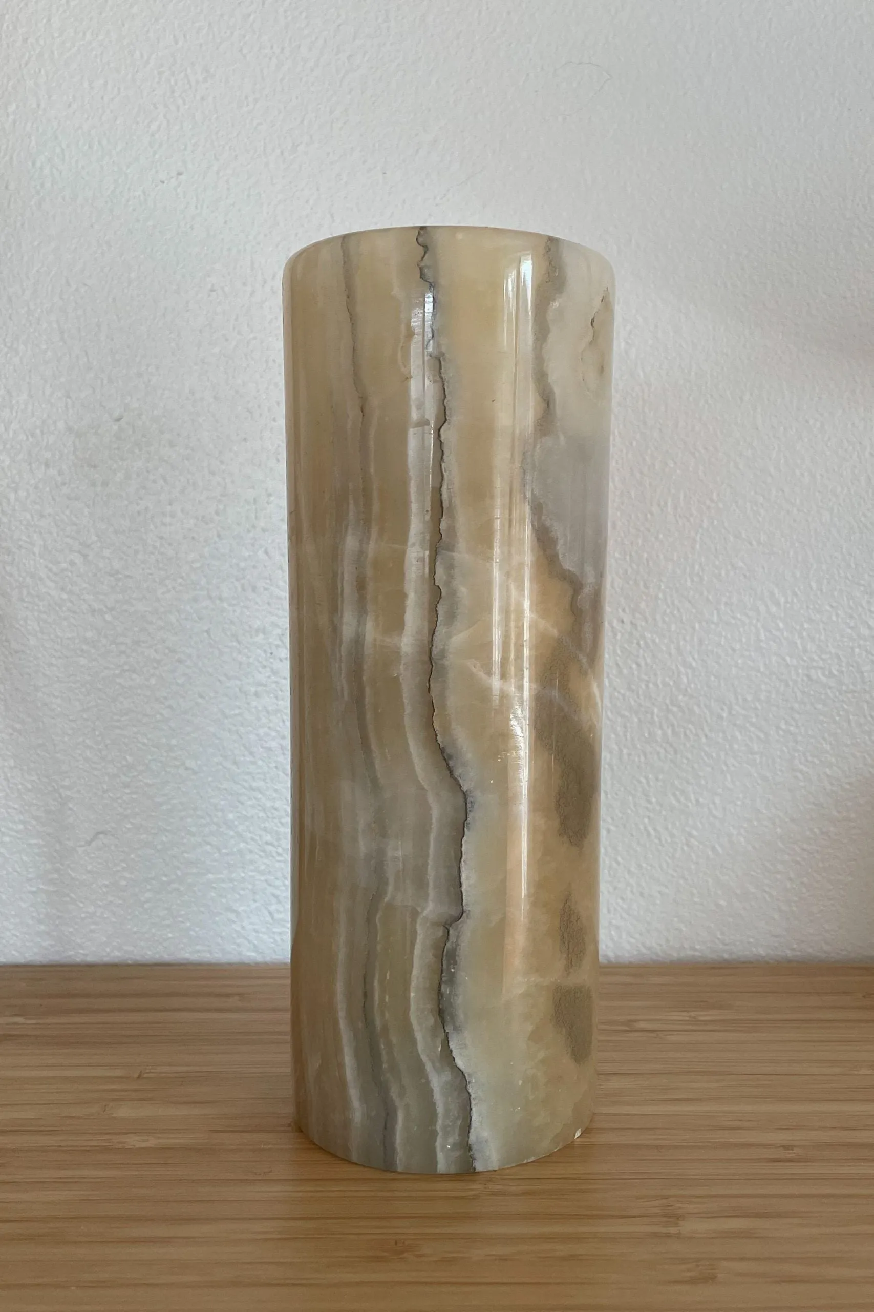 neutral onyx vase