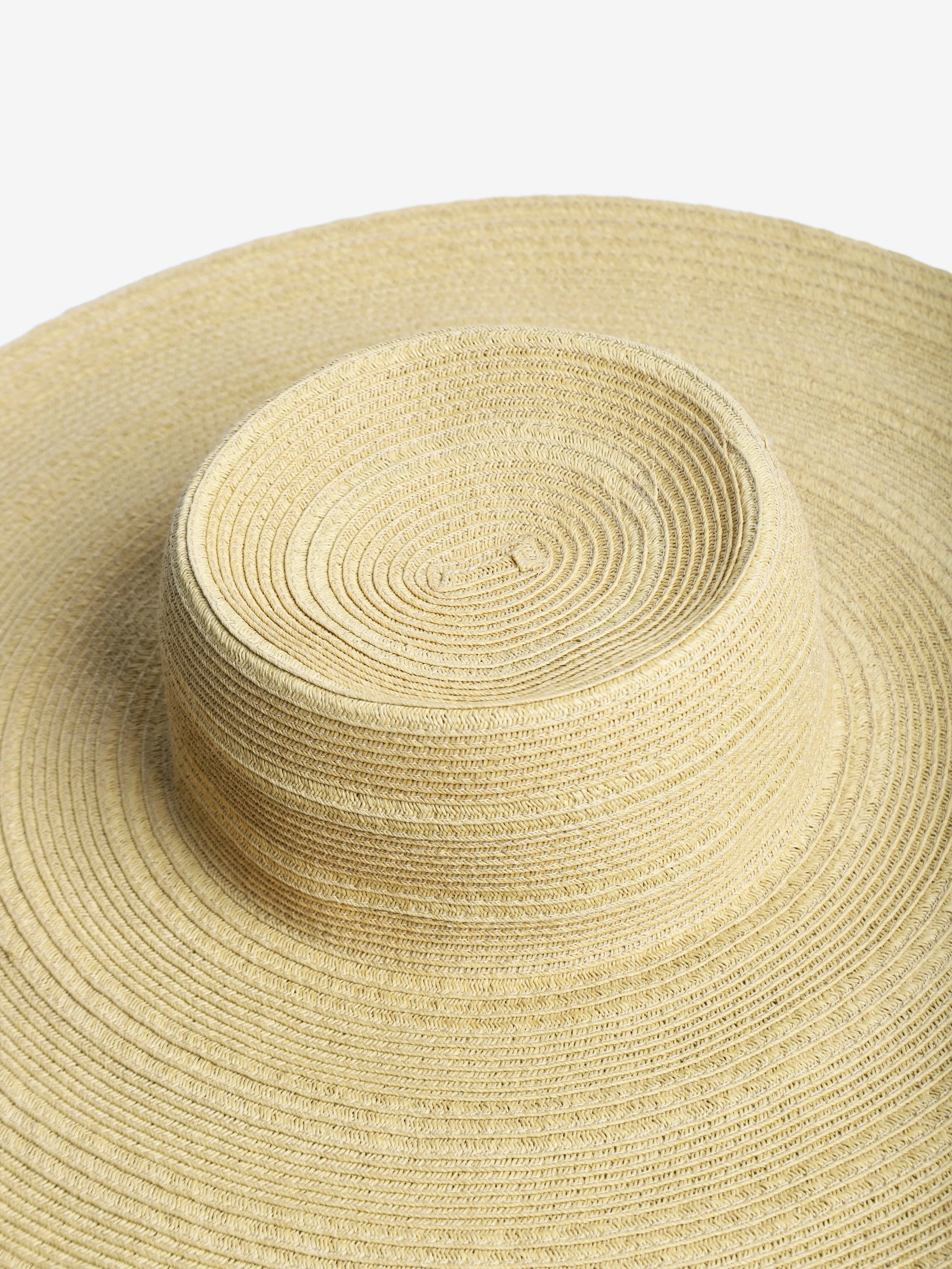Neutral straw hat